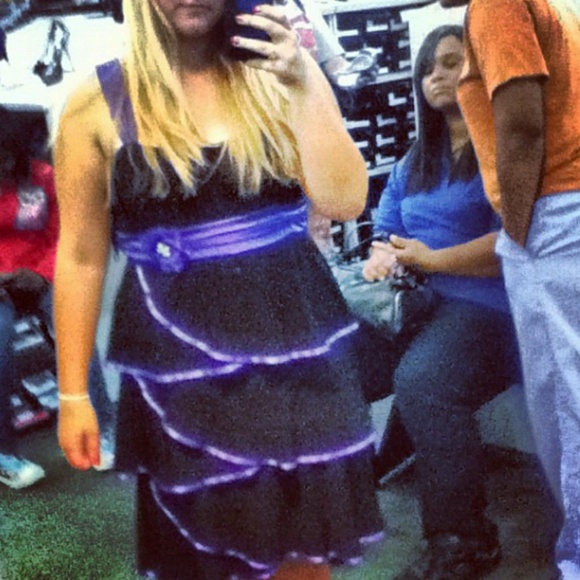 Dress - Picture 3 of 3